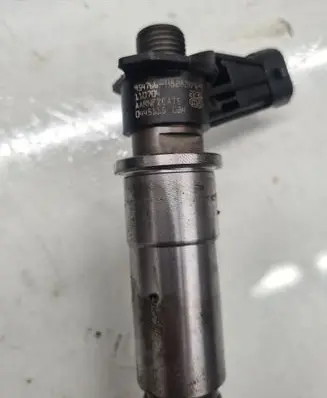Nissan Qashqai+2 Fuel injector 954766H82828929