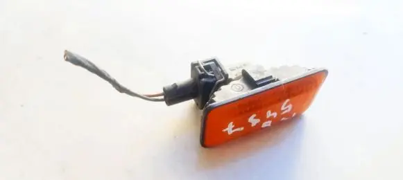 Front fender indicator light