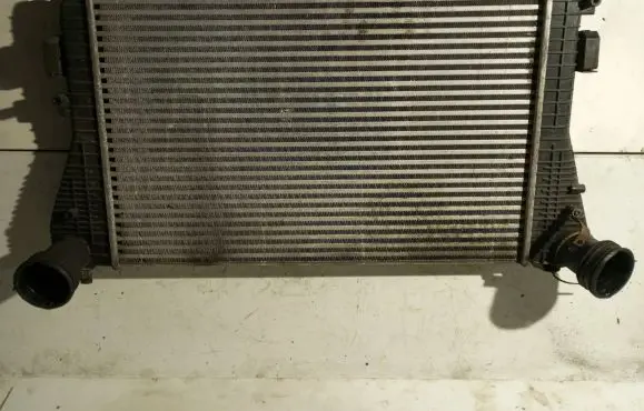 Volkswagen Touran I Intercooler radiator 1K0145803