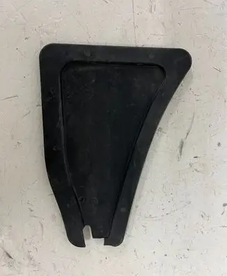 Engine bonnet/hood sound/heat insulation