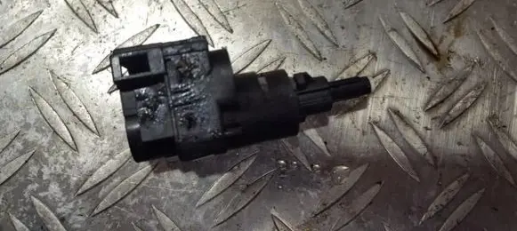 Volkswagen Polo IV 9N3 Brake pedal sensor switch 6q0945511