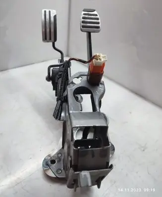 Nissan Qashqai+2 Pedal assembly 