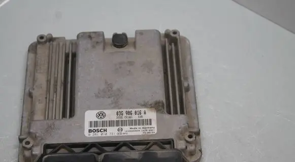 Volkswagen Touran I Engine control unit/module 03G906016A 0281010731 1039S02834