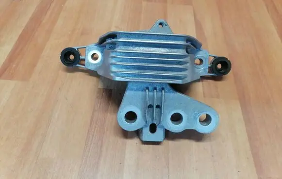 Engine mount bracket
