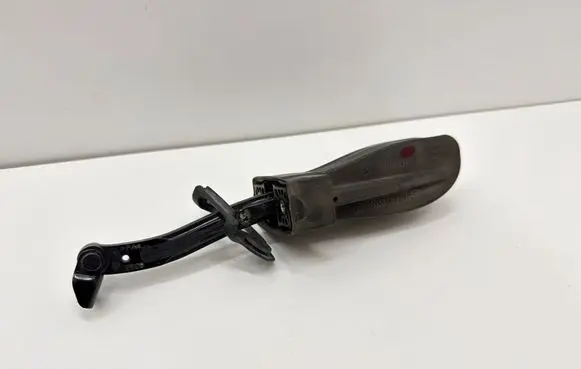 BMW 5 F10 F11 Rear door check strap stopper 7185637