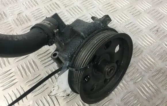 Ford Mondeo MK II Power steering pump X84E3A733AC X84E-3A733-AC