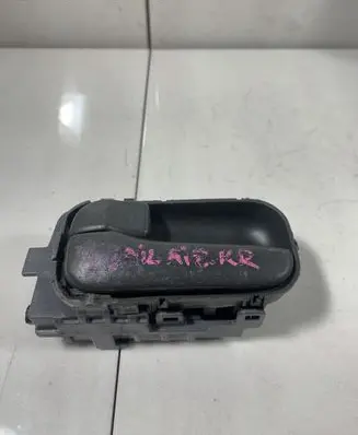 Nissan X-Trail T30 Front door interior handle