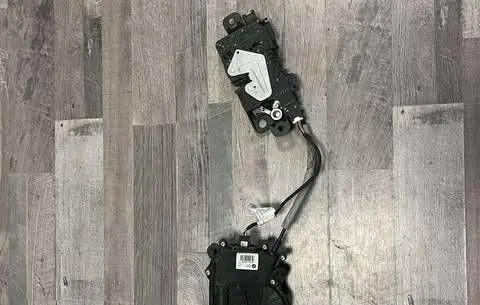 BMW X5 G05 Tailgate lock latch C33240105 16367210 UA744163006
