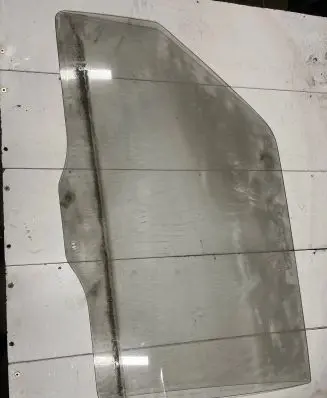Mitsubishi Pajero Front door window glass four-door