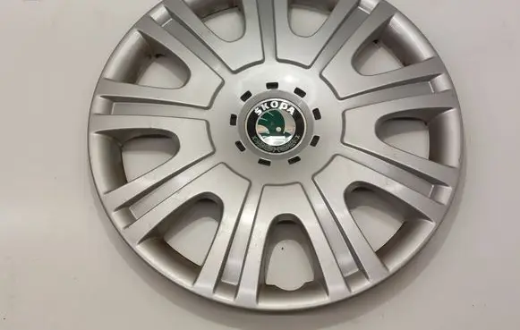 Skoda Octavia Mk2 (1Z) R15 wheel hub/cap/trim 1Z0601147E