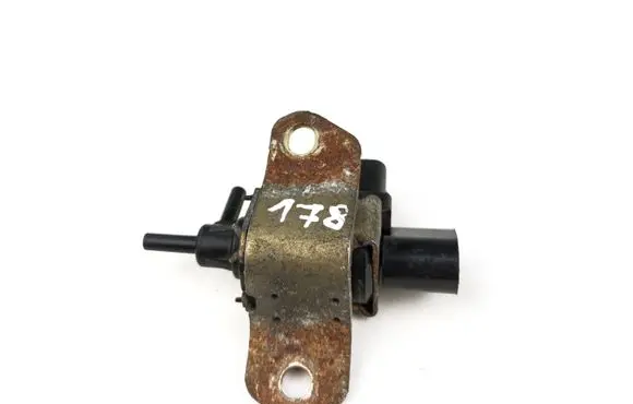 Ford Mondeo Mk III Vacuum valve 1s7g9j559