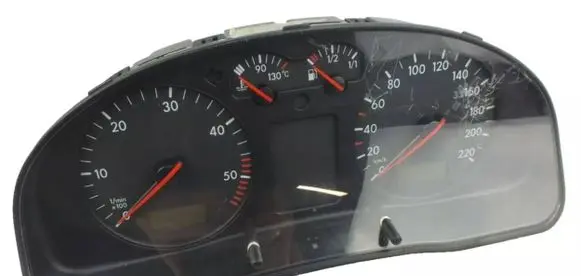 Volkswagen PASSAT B5 Speedometer (instrument cluster) 3B0919881N