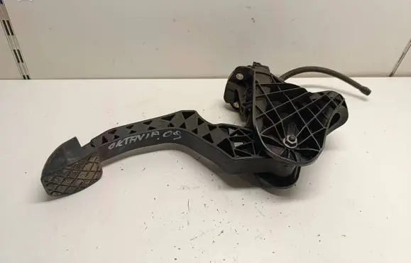 Skoda Octavia Mk2 (1Z) Clutch pedal 1K1721059ES