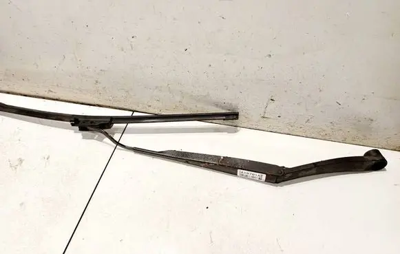 Front wiper blade arm