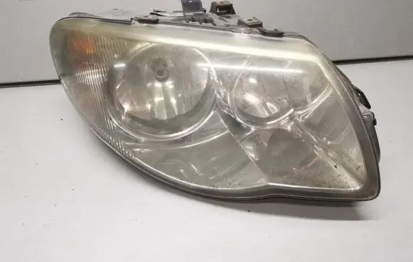 Chrysler Voyager Headlight/headlamp 04857832 04857832AB