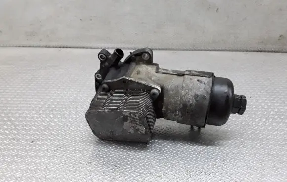 Mazda 3 I Oil filter mounting bracket