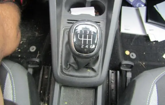 Skoda Fabia Mk3 (NJ) Gear lever shifter trim leather/knob 