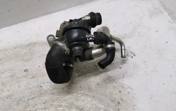 BMW 3 E30 Thermostat housing 7552403