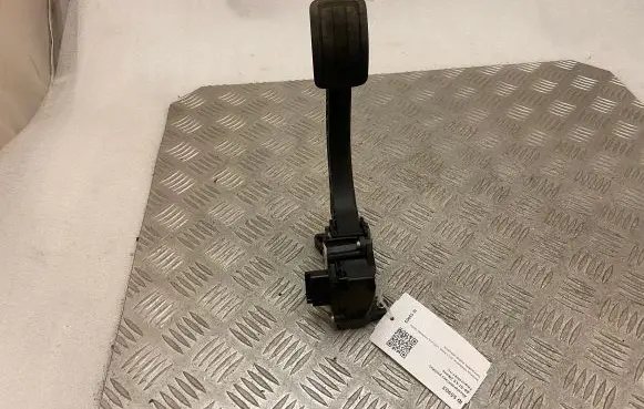 Peugeot 5008 II Accelerator throttle pedal 9674829180