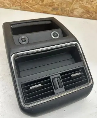 Porsche Cayenne (9Y0 9Y3) Rear air vent grill 9Y0863072B