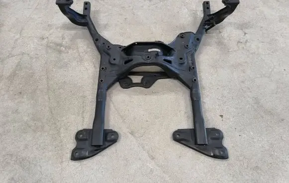 Mini Cooper Countryman R60 Front subframe 9807745 9807743 6853752