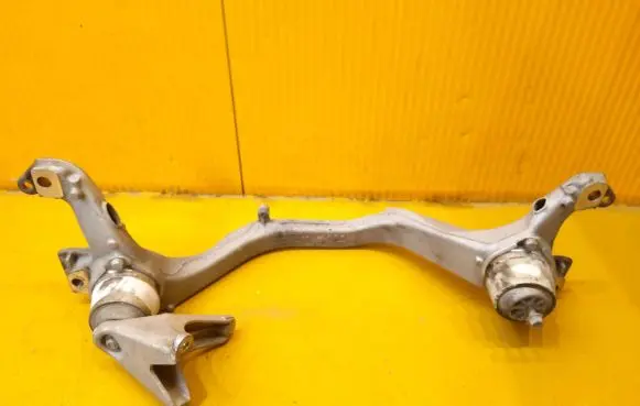 Porsche Cayenne (9PA) Engine mount bracket 7P0199207