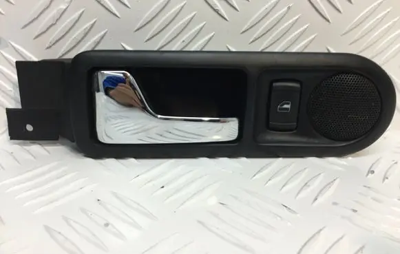Volkswagen PASSAT B5 Rear door interior handle 3B0839113