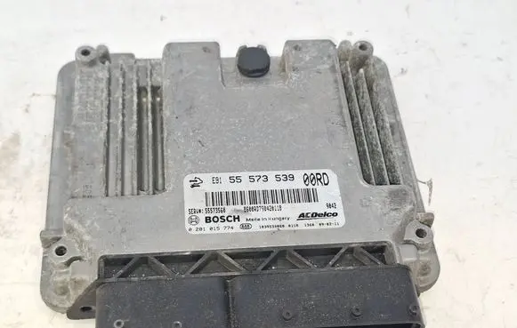 Opel Insignia A Engine control unit/module 55573539 55573560 0281015774
