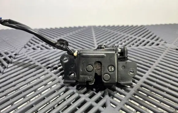 Toyota Prius (XW20) Loading door lock 