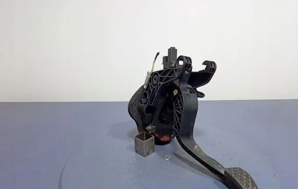 Ford Fiesta Accelerator throttle pedal AY117B633GC