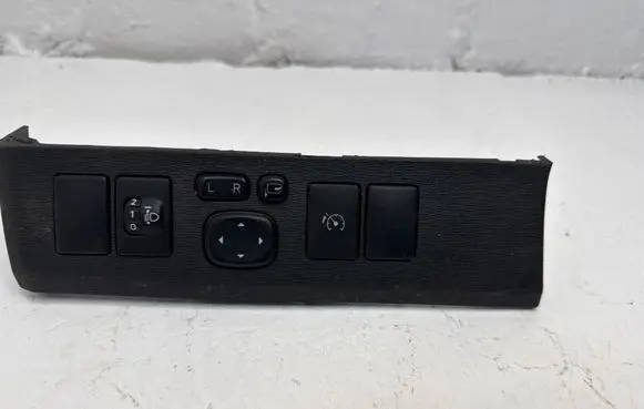 Toyota Avensis T270 A set of switches 183646 15C251 8415202040