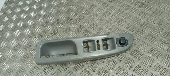 Volkswagen PASSAT B6 Front door interior handle trim 3C1867171B