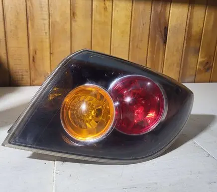 Mazda 3 I Rear/tail lights P2912 20R817 0640