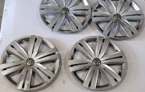 Volkswagen Touran III R16 wheel hub/cap/trim 5TA601147
