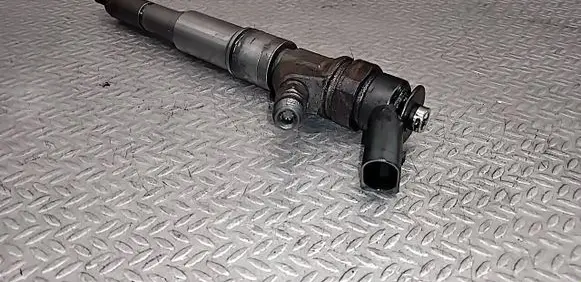 BMW 5 E60 E61 Fuel injector 0445110212 7794652