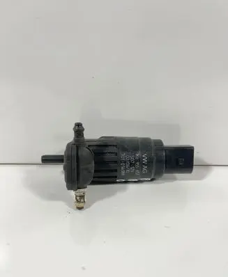Volkswagen PASSAT B6 Windscreen/windshield washer pump 1K6955651