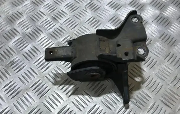 Hyundai Elantra Engine mount bracket