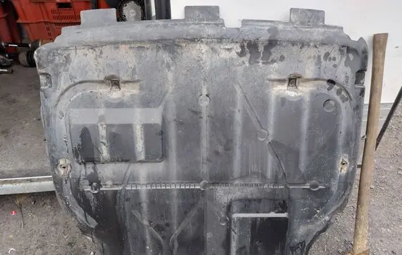 Volkswagen Transporter - Caravelle T6 Engine splash shield/under tray 