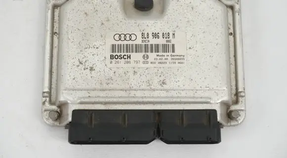 Audi TT Mk1 Engine control unit/module 8L0906018M