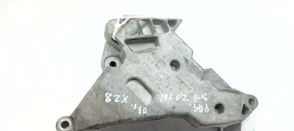 Volkswagen Touran I Engine mounting bracket 03G199207E