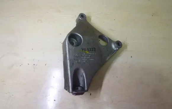 BMW 4 F32 F33 Engine mounting bracket 6788611 VD2778