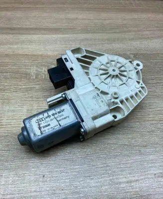 Audi A8 S8 D2 4D Rear door window regulator motor 4D0959802F 1101997000300