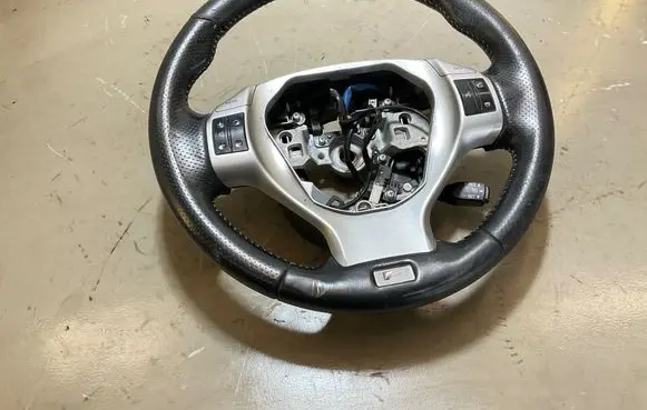Lexus CT 200H Steering wheel