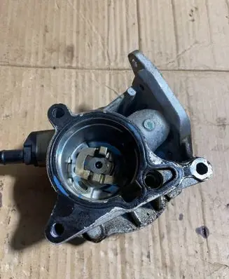 Volkswagen PASSAT B6 Vacuum pump 06h145100ab