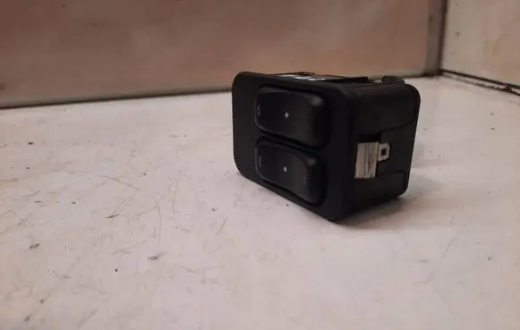 Opel Zafira A Electric window control switch 13363201