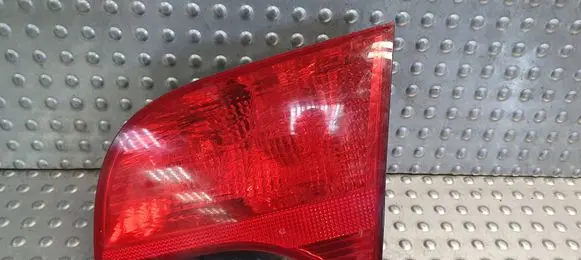 Tailgate rear/tail lights