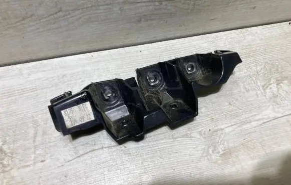 Dacia Sandero III Front bumper mounting bracket 622221659r