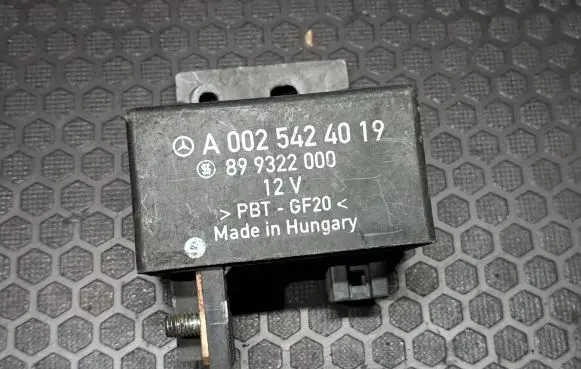 Mercedes-Benz Sprinter W901 W902 W903 W904 Glow plug pre-heat relay A0025424019 899322000