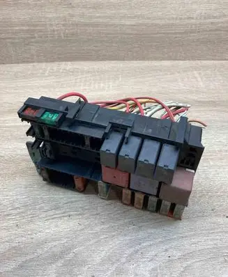 Renault Megane I Fuse module 7703497782B 7703297988