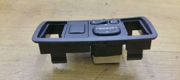 Toyota Avensis T250 Wing mirror switch 183575
